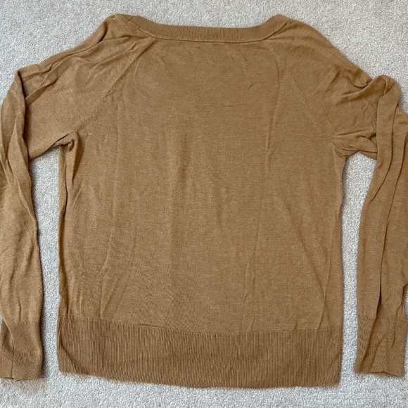 GAP Relaxed Cafe au Lait CashSoft V-neck Sweater - Picture 3 of 3